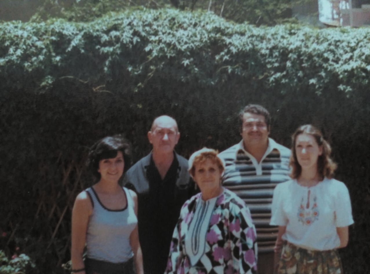 Emilia, Maite y otros