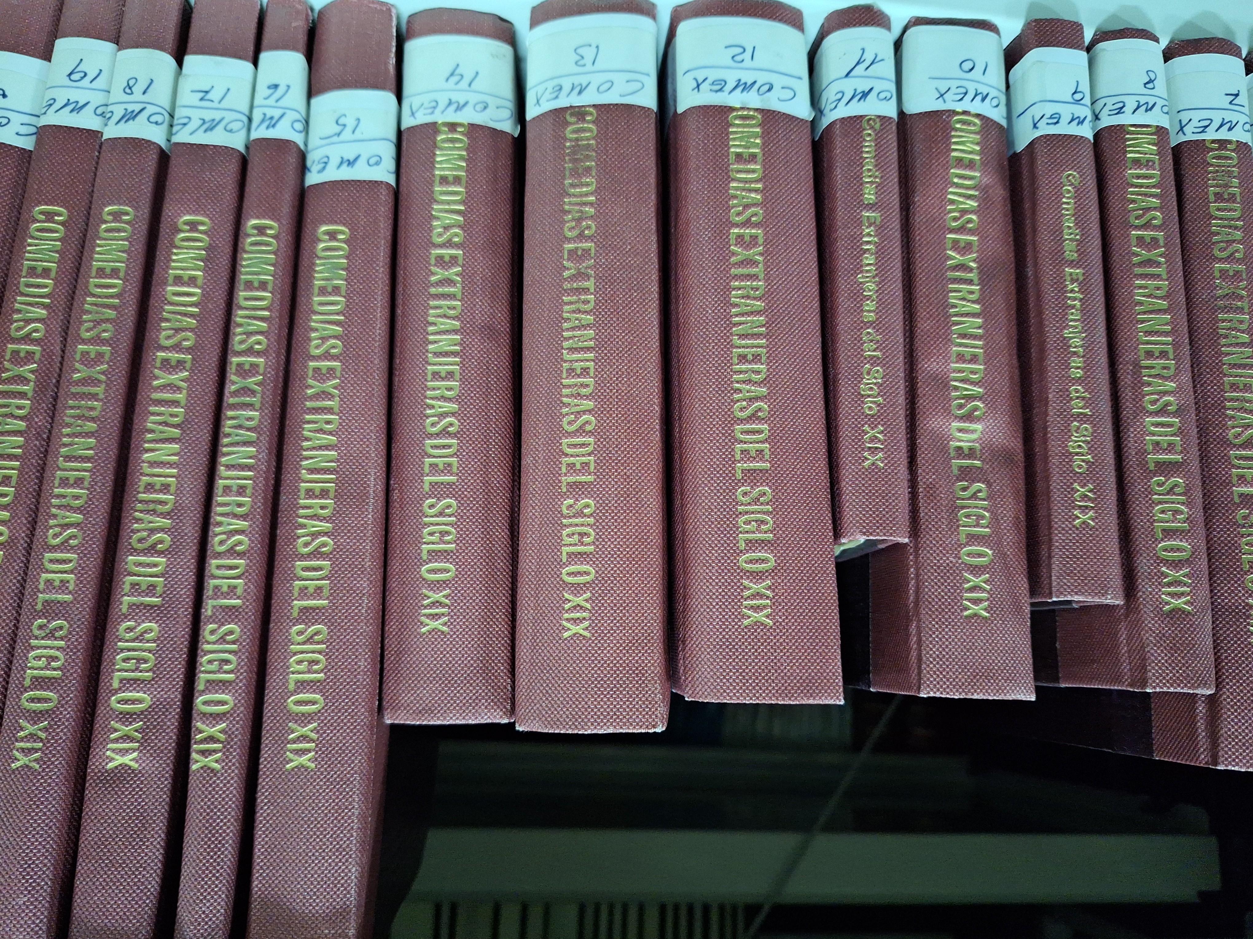 Colección de comedias extranjeras de la BTNT